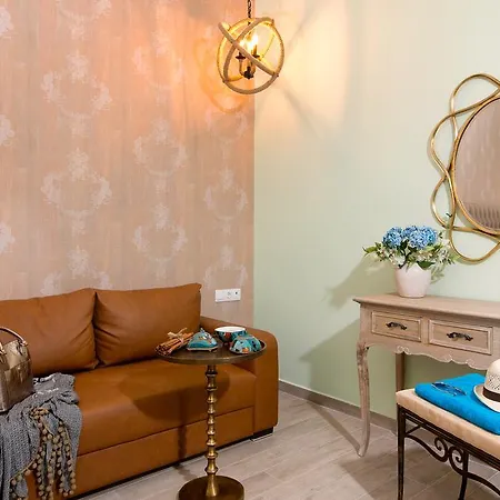 Vintage Apartment *